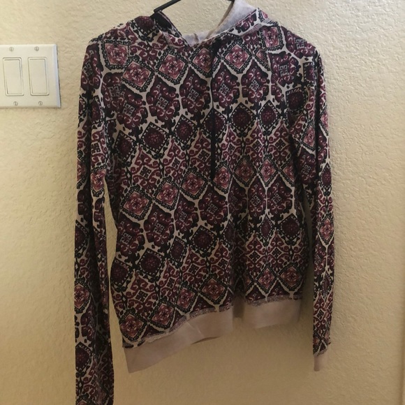 A sweater - Picture 1 of 3